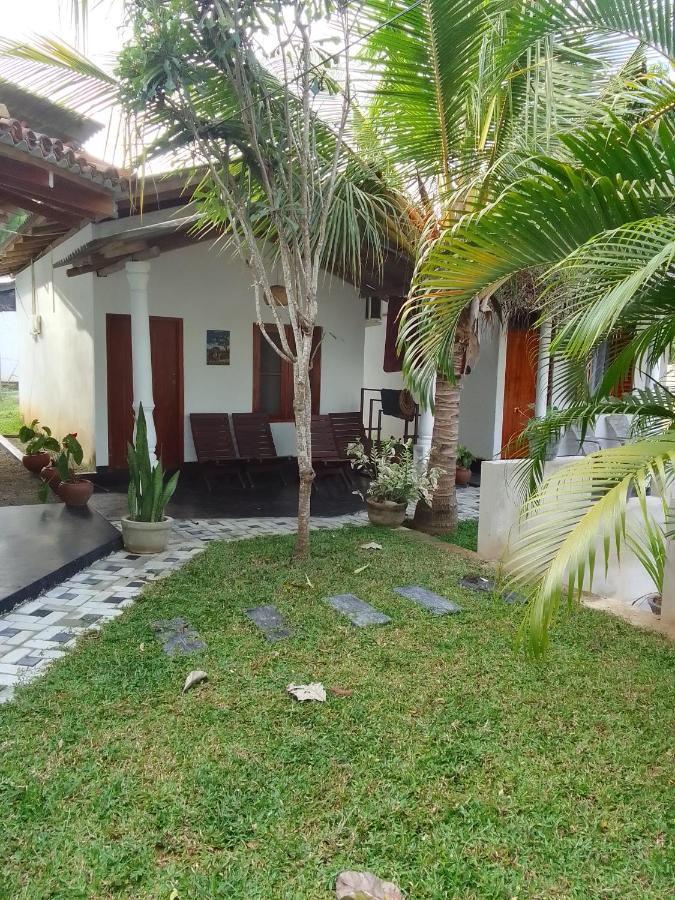 Bed and Breakfast Peacock Garden à Tangalle Extérieur photo