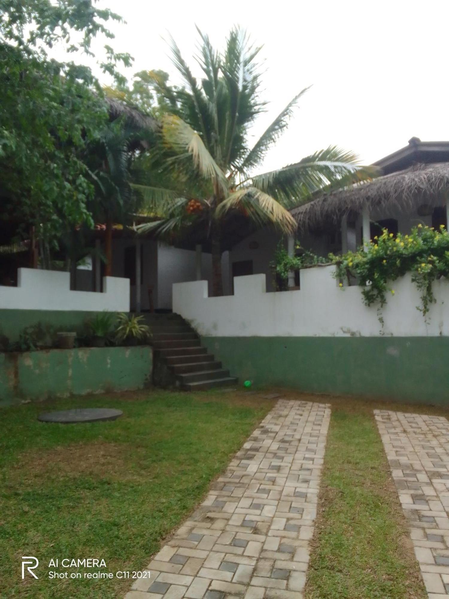 Bed and Breakfast Peacock Garden à Tangalle Extérieur photo