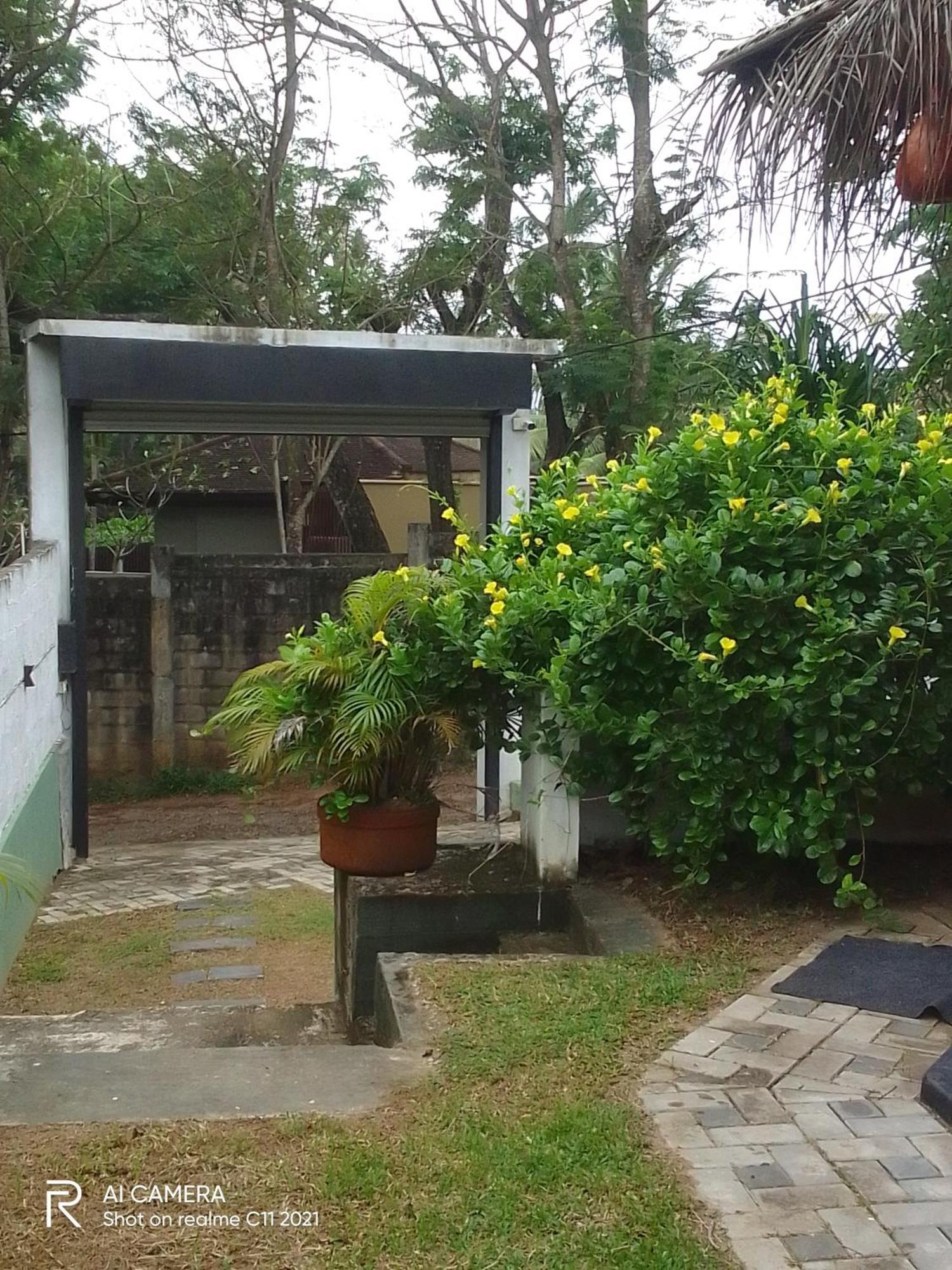 Bed and Breakfast Peacock Garden à Tangalle Chambre photo